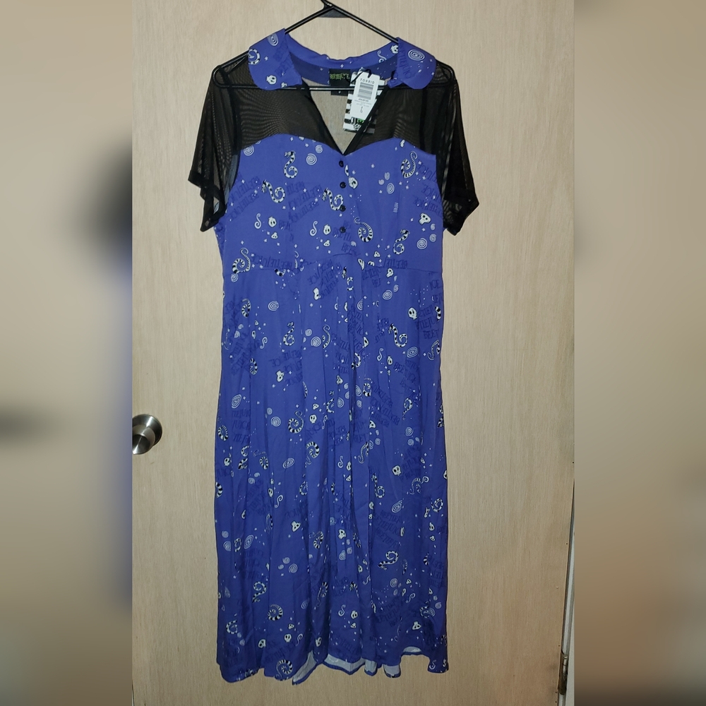 Torrid Warner Bros Beetlejuice Midi Challis Mesh Yoke Dress, Size 0 NWT - Picture 4 of 6